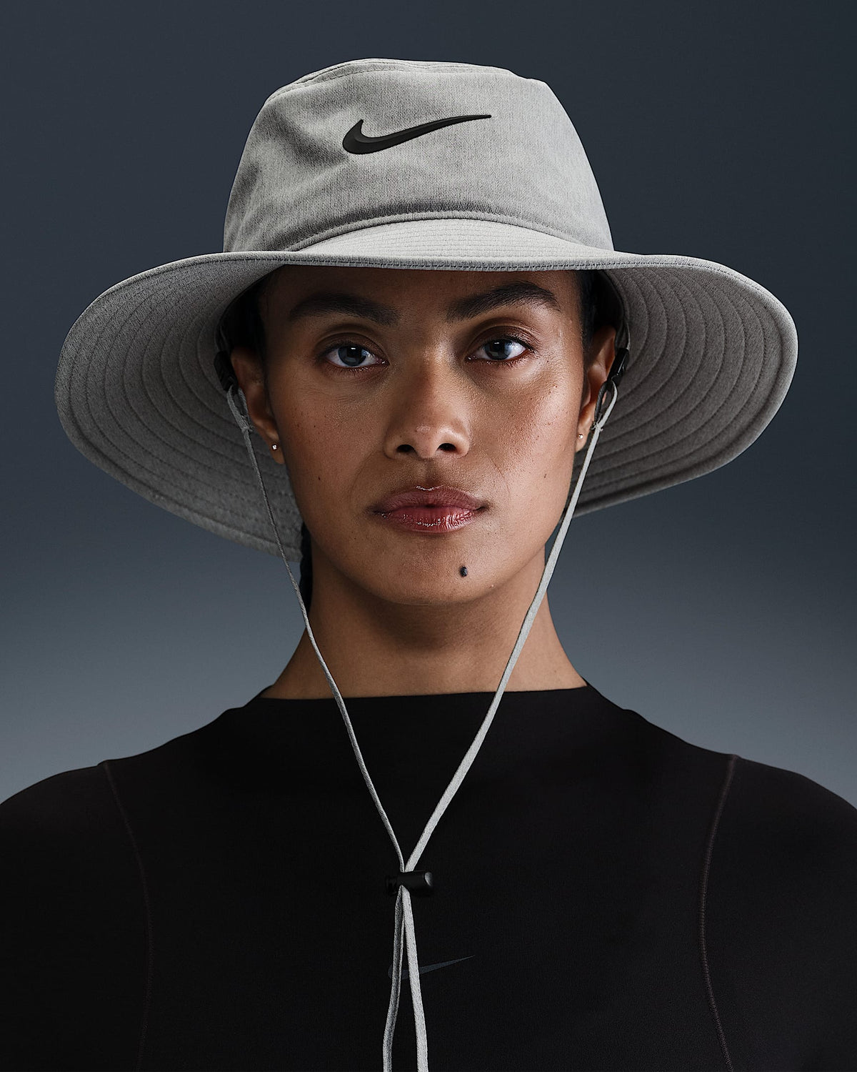 Nike Apex Dri-FIT UV Wide-Brim Bucket Hat - Light Smoke Grey / Black