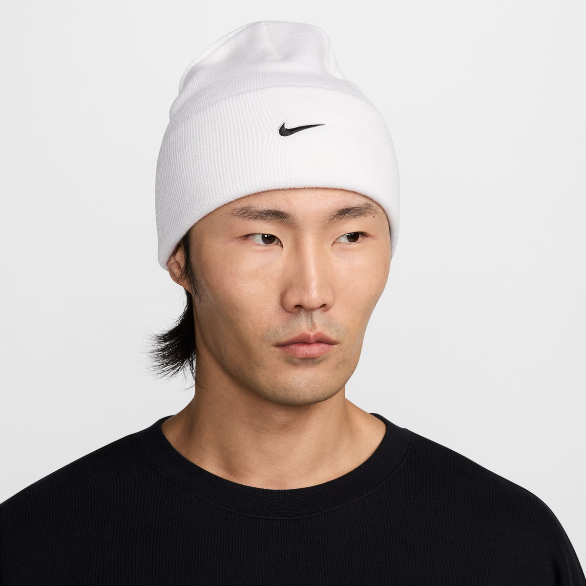 Nike Peak Swoosh Beanie - White / Black